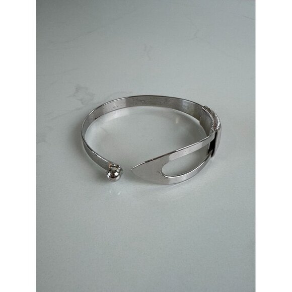 Vintage Napier Silver-Tone Hinged Cuff Bracelet With Mod Wire Coil Design - Picture 7 of 8